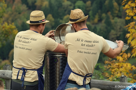 Prikaz starih kmečkih opravil na Gori sv. Miklavž (5)
